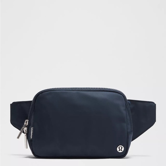 Lululemon Belt Bag 🔥SOLDOUT NWT🔥Everyday Large2L True Navy w/silver hardware - Picture 6 of 12
